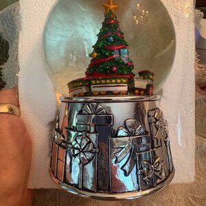 Reed & Barton CHRISTMAS EXPRESS SNOW GLOBE "Oh Christmas Tree" Train Glitter